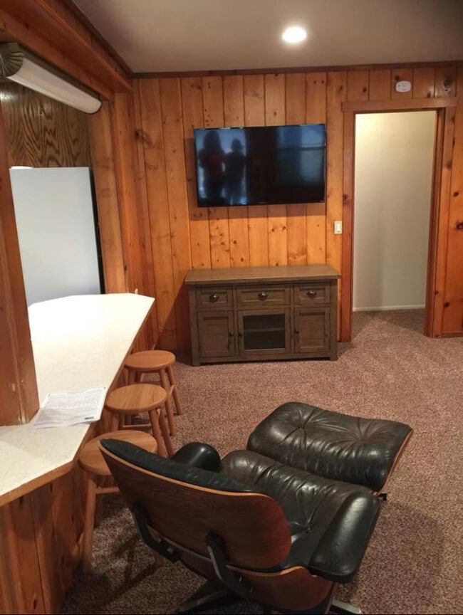 Building Photo - 53570 Tollgate Rd