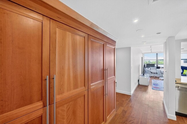 Photo - 2555 Collins Ave Unit 606