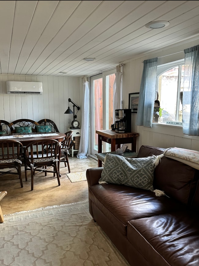 Photo - 403 E 53rd St