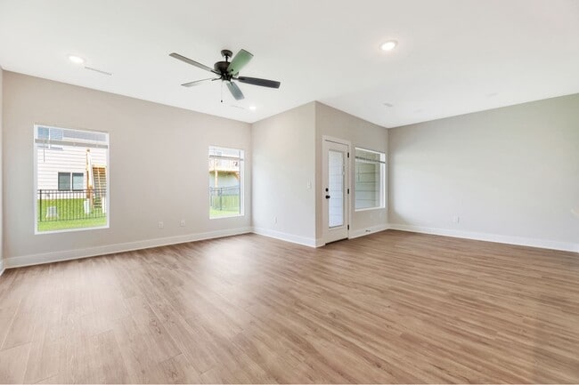 Photo - 1121 N Joye St