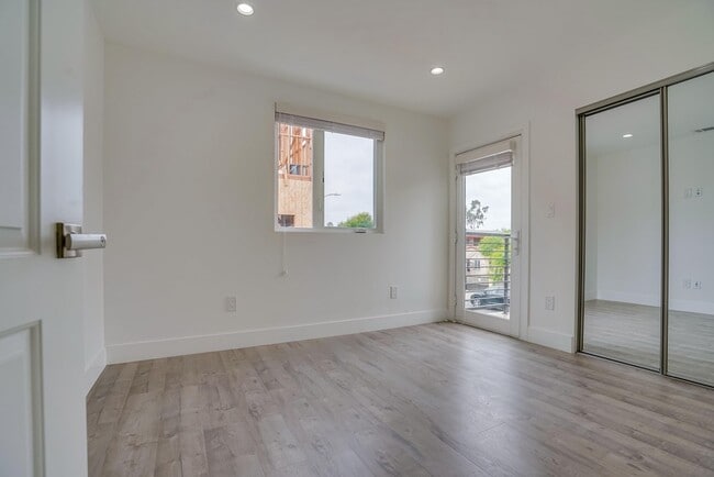 Photo - 2300 Carmona Ave