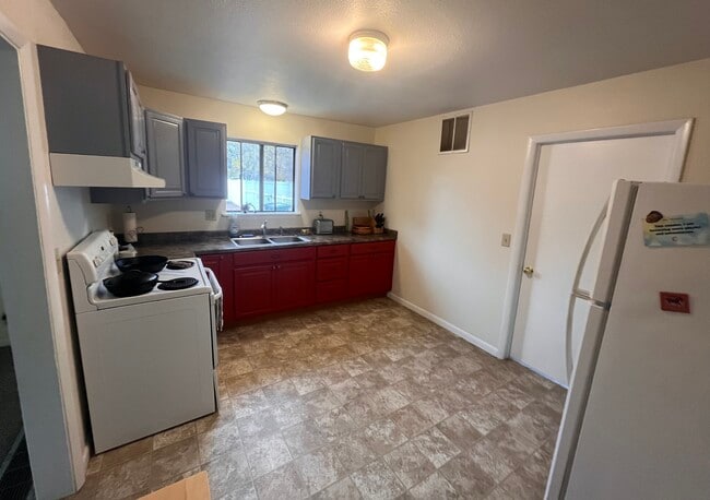 Photo - 1520 White Ave