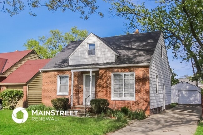Photo - 855 E 260th St House