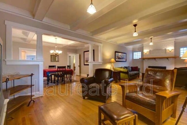 Photo - 2325 Ivanhoe St