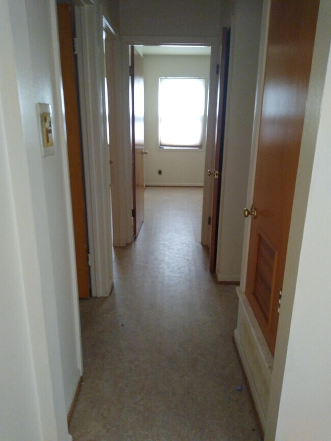 Photo - 907 Leonhard St