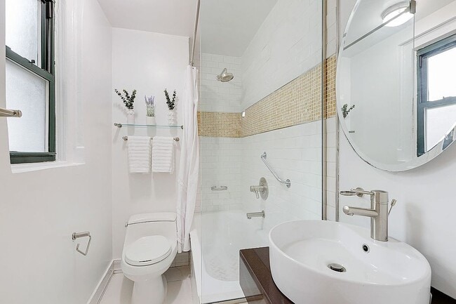 65 W 95th St