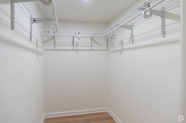 1BR-1B-660SF Closet