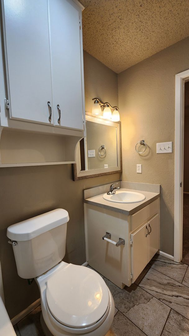 Photo - FOR LEASE - 2/2/1  - NORTH LUBBOCK