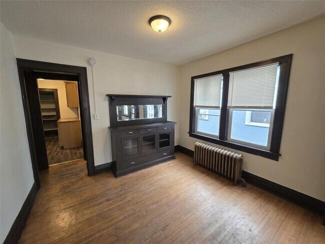 2020 E Franklin Ave