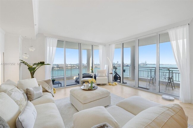Building Photo - 848 Brickell Key Dr Unit 1601