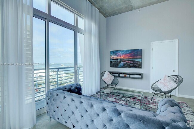 Building Photo - 234 NE 3rd St Unit UPH01 Short Term Rental