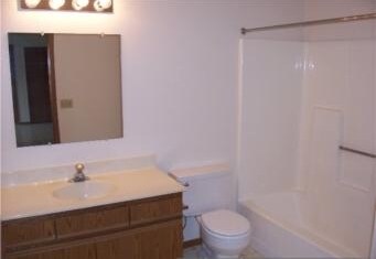 Bathroom - Oak Crest Apartments