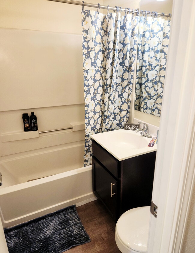 Ridgeview Heights Newly Renovated Apts! For Rent in Kansas City, MO