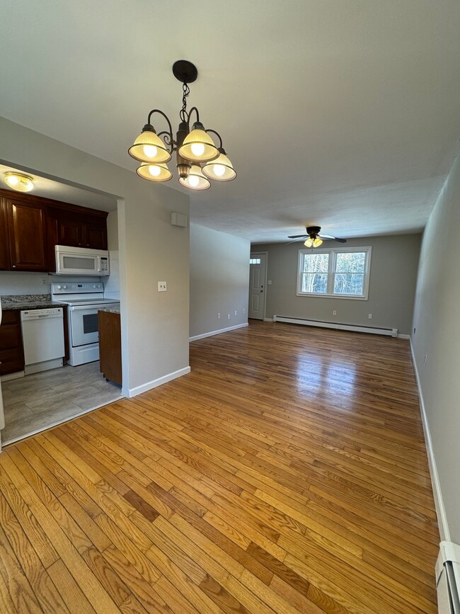 Photo - 144 E Main St