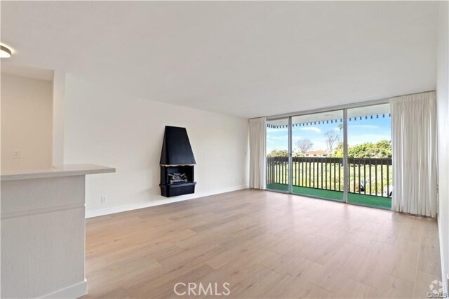 Building Photo - 6542 Ocean Crest Dr Unit D102 Rental