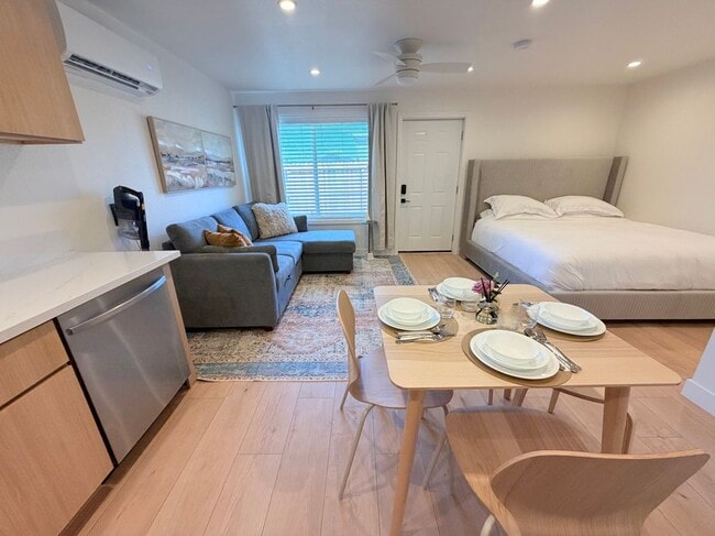 Photo - 9966 Pacific Ave