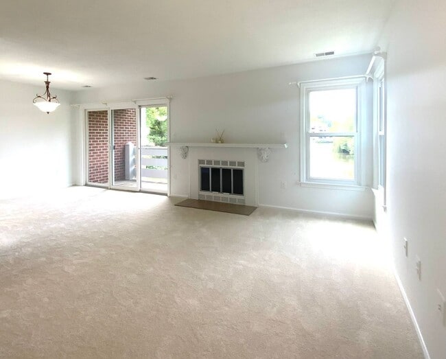 7594 Lakeside Village Dr