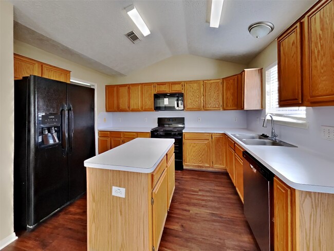 Photo - 2908 Cambridge Circus