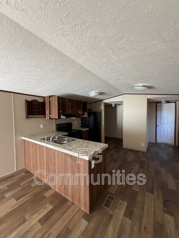 Photo - 3160 Dunn St