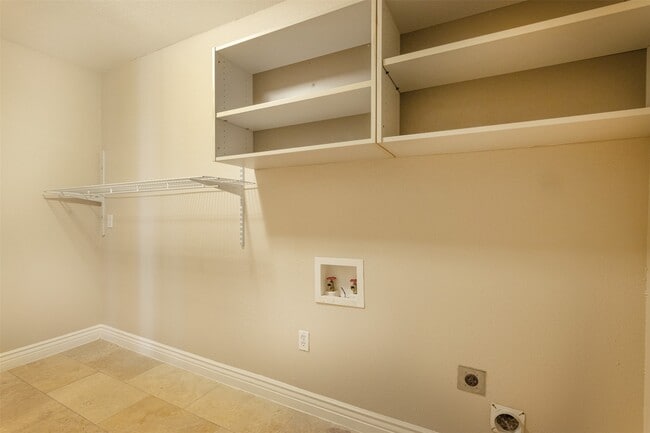 Photo - 2098 Harland Dr