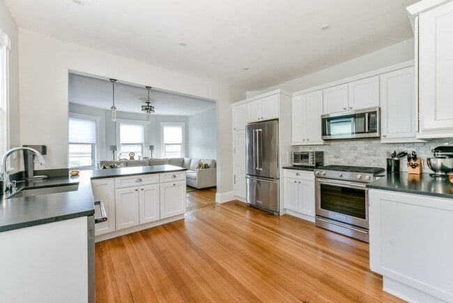 Building Photo - 132 Paul Gore St Unit 3