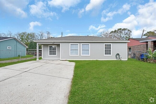 Building Photo - 5427 Shamrock St Rental