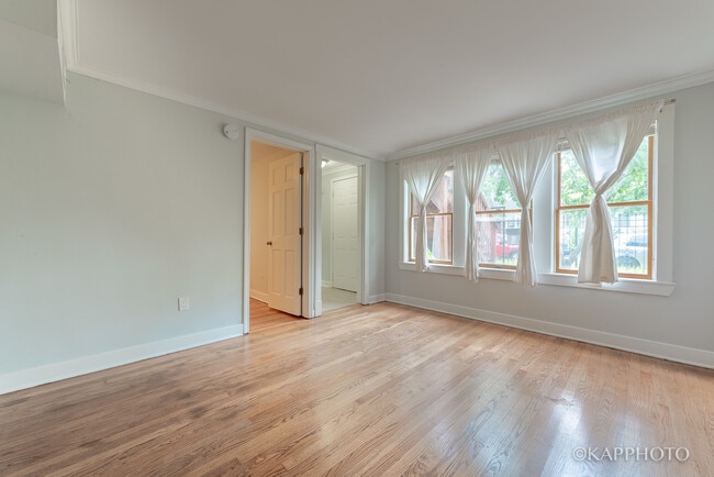 Photo - 3108 N St Louis Ave Unidad 1