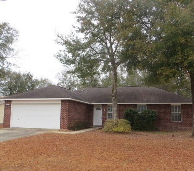 Easy access to shopping & interstate! - Easy access to shopping & interstate! House