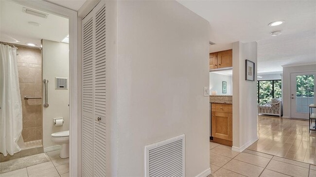 Photo - 835 S Osprey Ave Unit 201