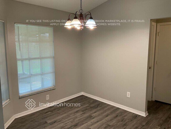 Photo - 826 Walsingham Way