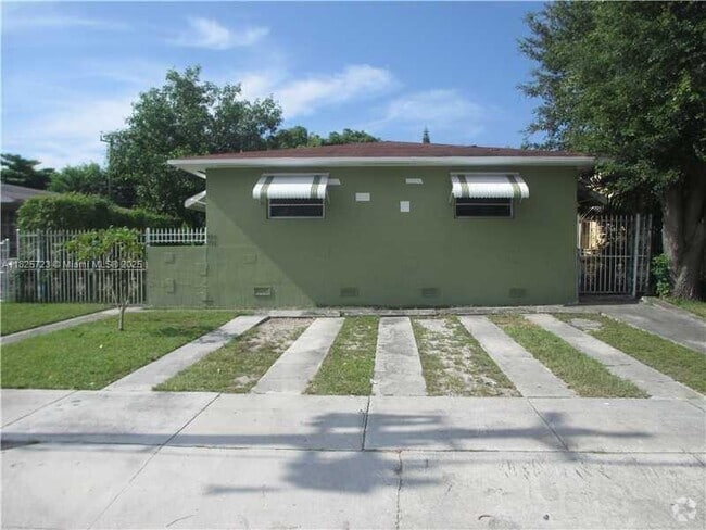 Building Photo - 2 bedroom in Miami FL 33138 Rental