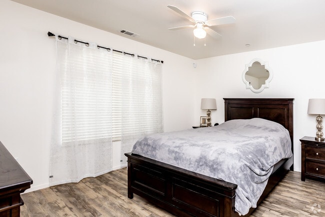 2BR, 2BA - 1074 SF