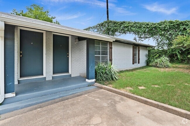 Building Photo - 2712 St Edwards Cir Unit B Rental