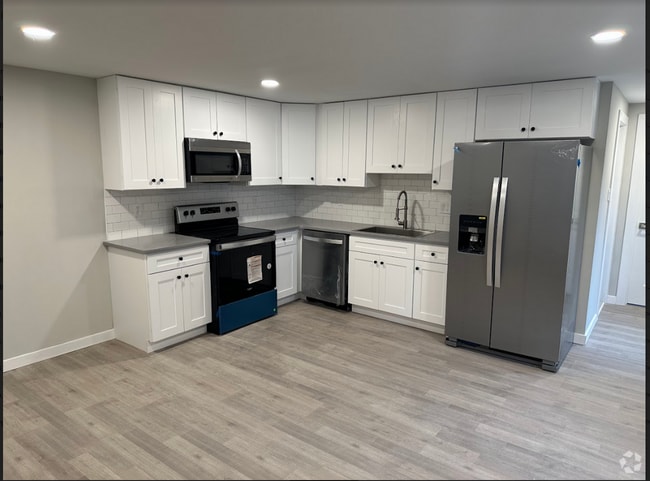 Building Photo - 7028 Ridge Ave Unit 2 Rental