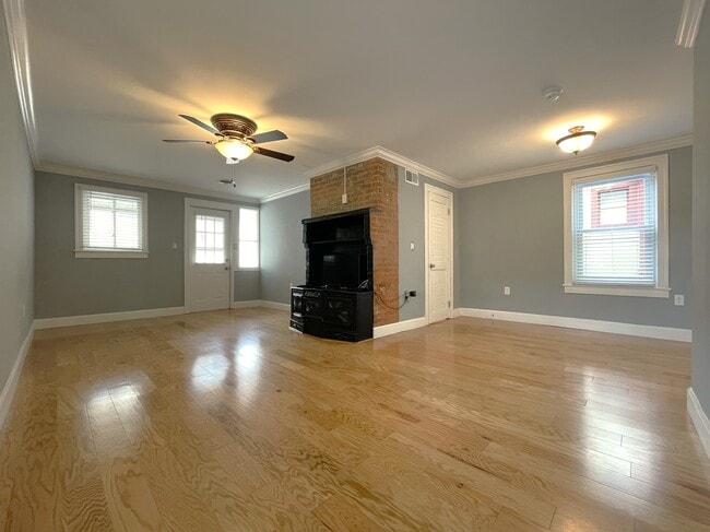 Building Photo - 209 College Ave Unit 2