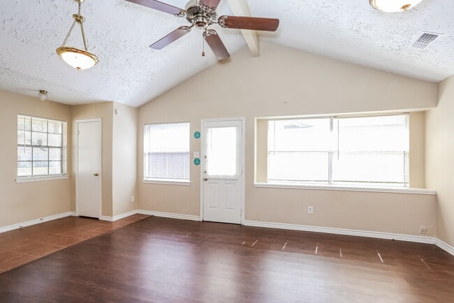 Photo - 11 Crestbriar Ct