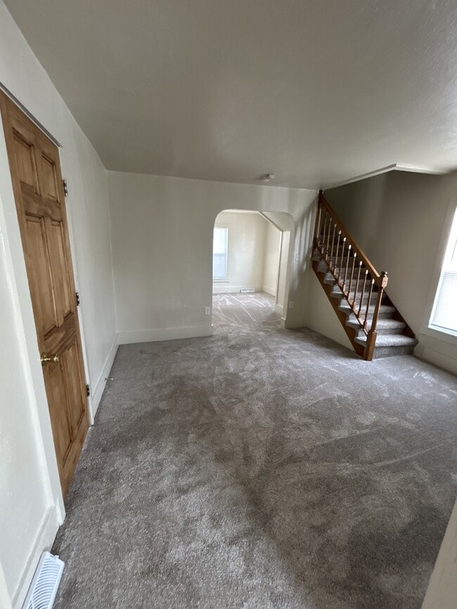 Building Photo - 411 W 9th St