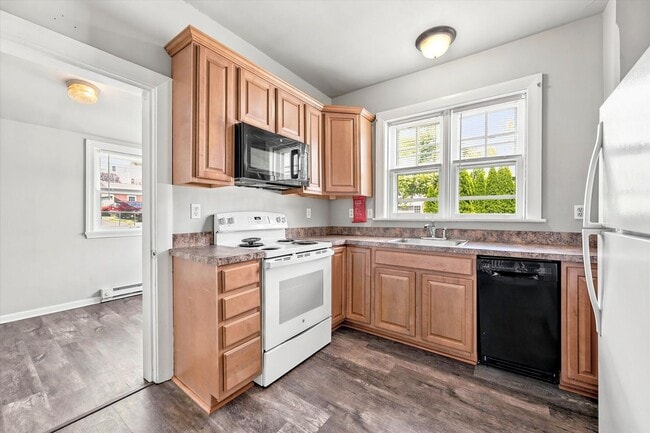 Photo - Student Rental next to WCU Campus | 3 Bed Single Family Home w/ Covered Front Porch, Yard & Basem...