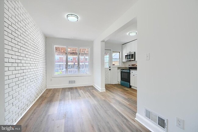 Photo - 2204 Redthorn Rd