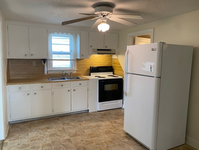 Photo - 3597 Mills Rd