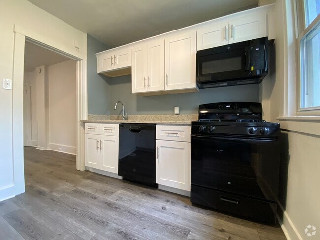 Building Photo - Charming Three Bedroom Townhouse in Squirr...