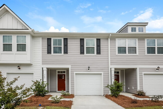 Photo - 748 Trotters Ln Townhome