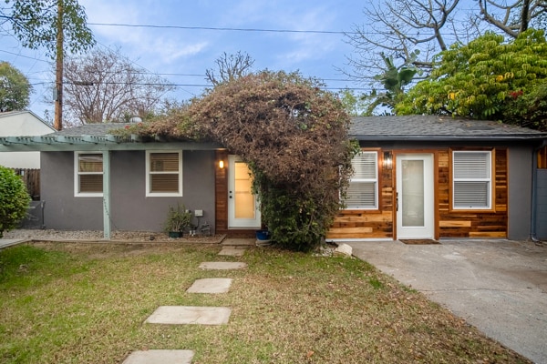 Building Photo - 14039 Gilmore St Unit 1