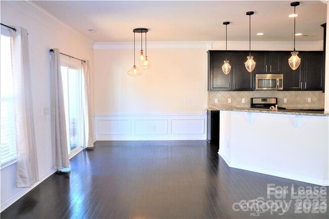 Photo - 2537 Royal York Ave