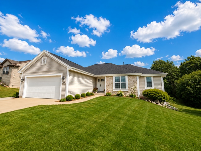 Photo - W143N9638 Amber Dr