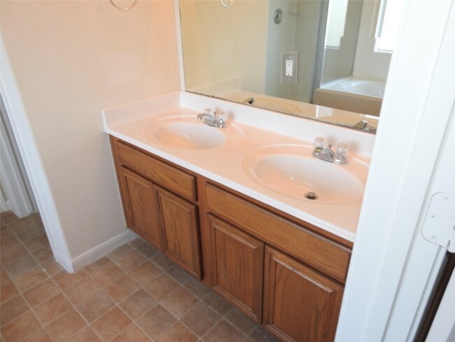 Building Photo - 2011 Wildbrook Canyon Ln