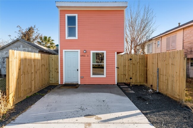Photo - 6911 Avenue O