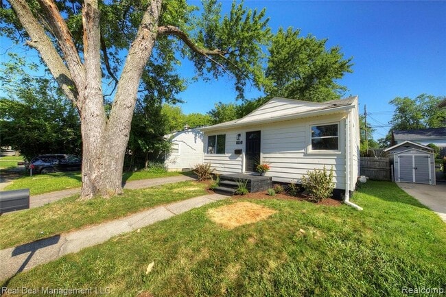 Photo - 110 W Tennyson Ave