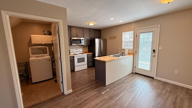 Photo - 262 Bradford Square