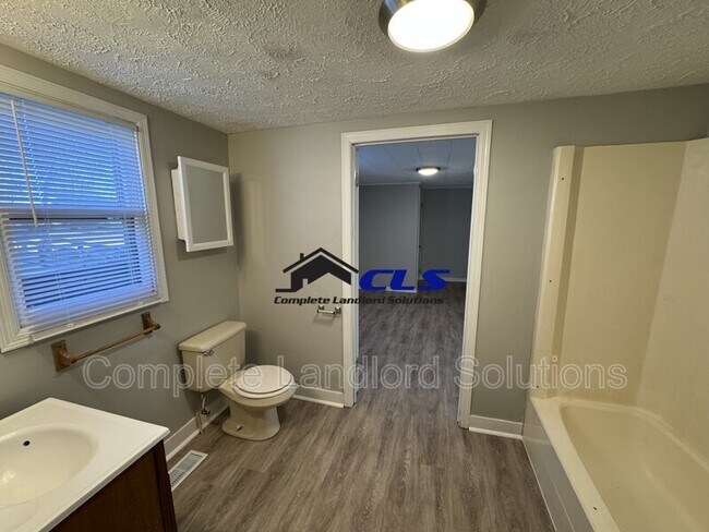 Photo - 3100 N 14th St